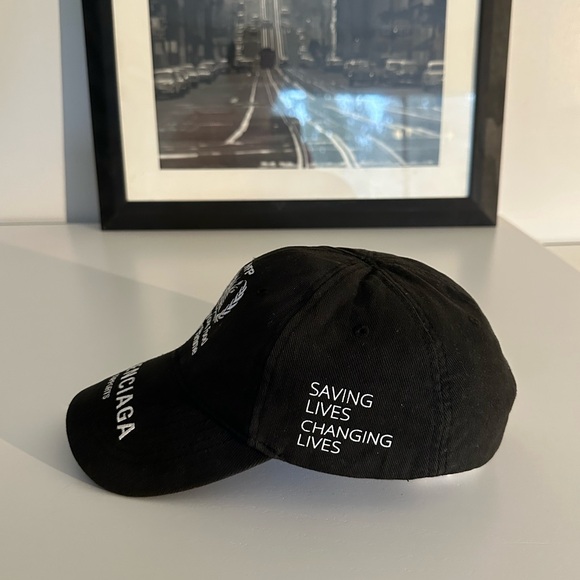 Balenciaga cap.
No fade.
Found it on resale.
No dust bag or receipt. - Picture 4 of 7